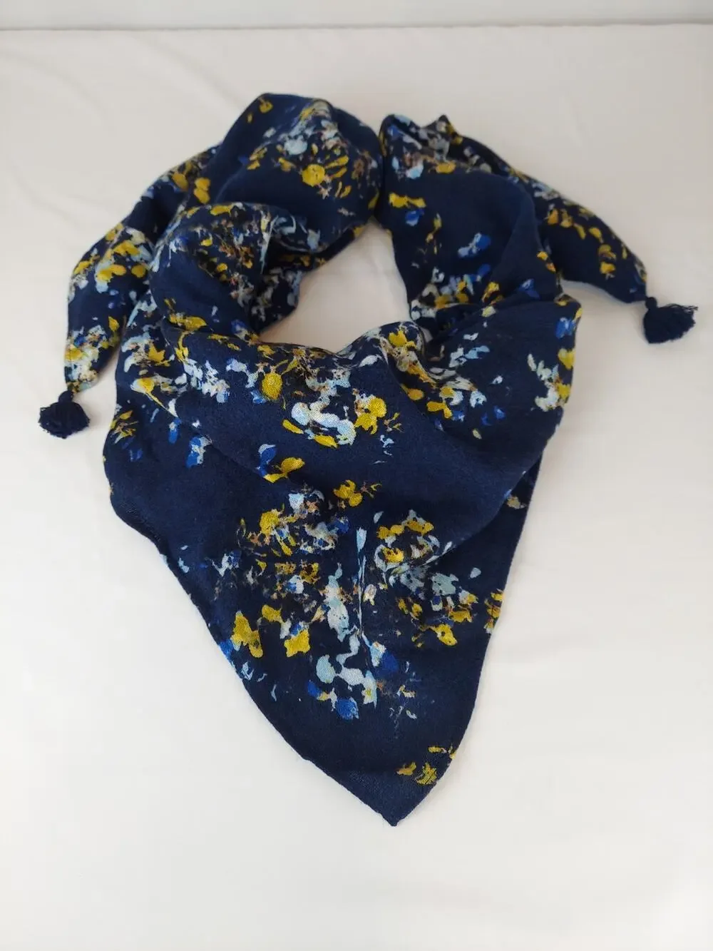 J Jill Women's Blue Floal Bloomcore Soft Comfy Square Scarf 40x40